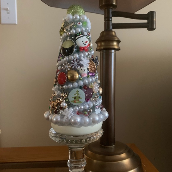 “Christmas Kittens In The Snow” Junkdrawer Tree